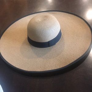 Wide brim floppy